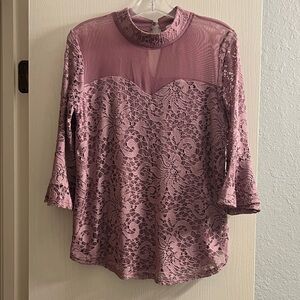 Chic Lace Blouse in Soft Pink